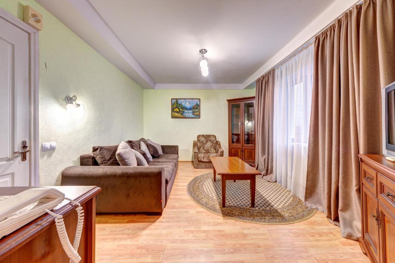 Holosiyvsky Hotel Kiev Exterior foto