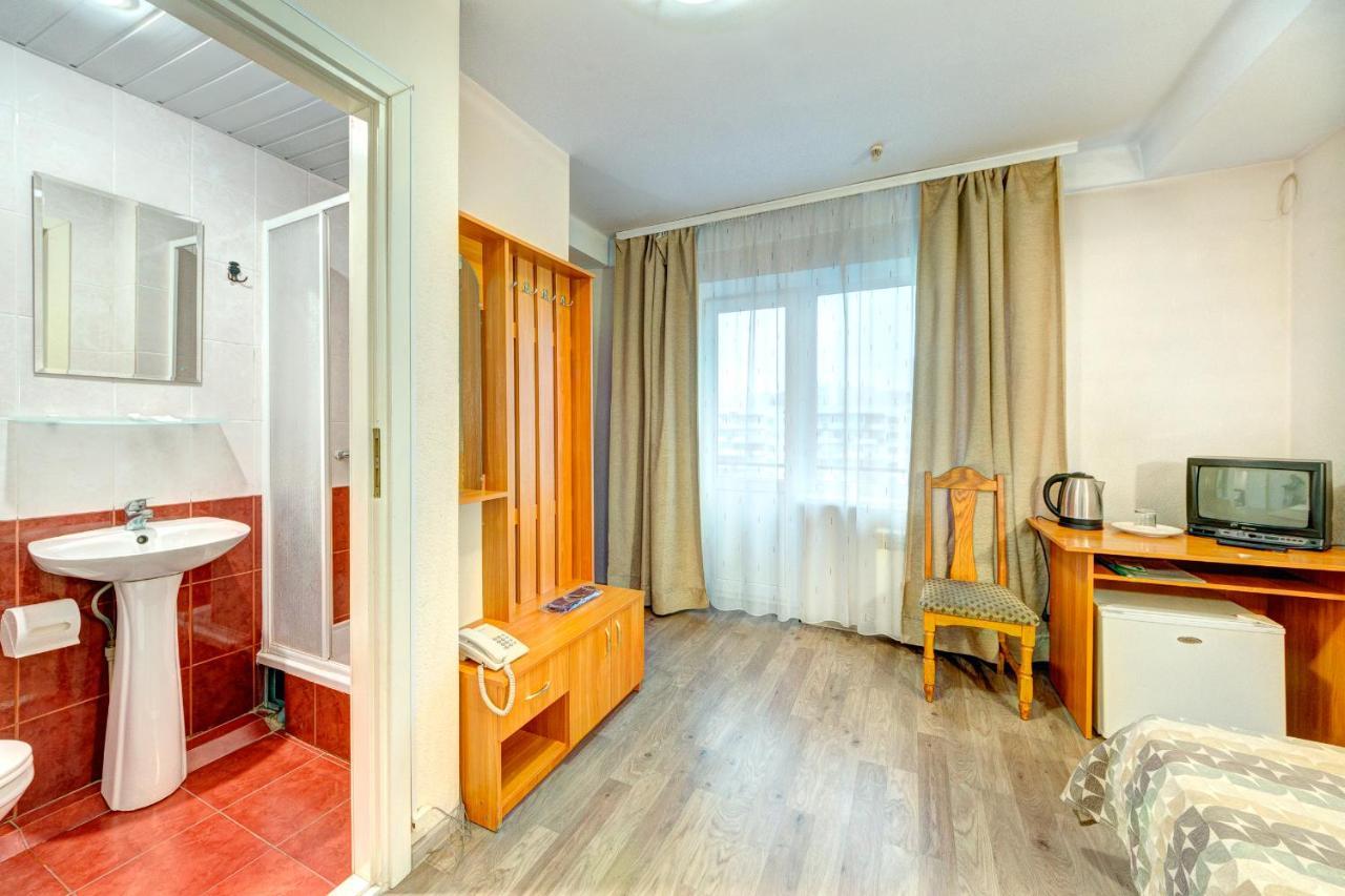 Holosiyvsky Hotel Kiev Exterior foto